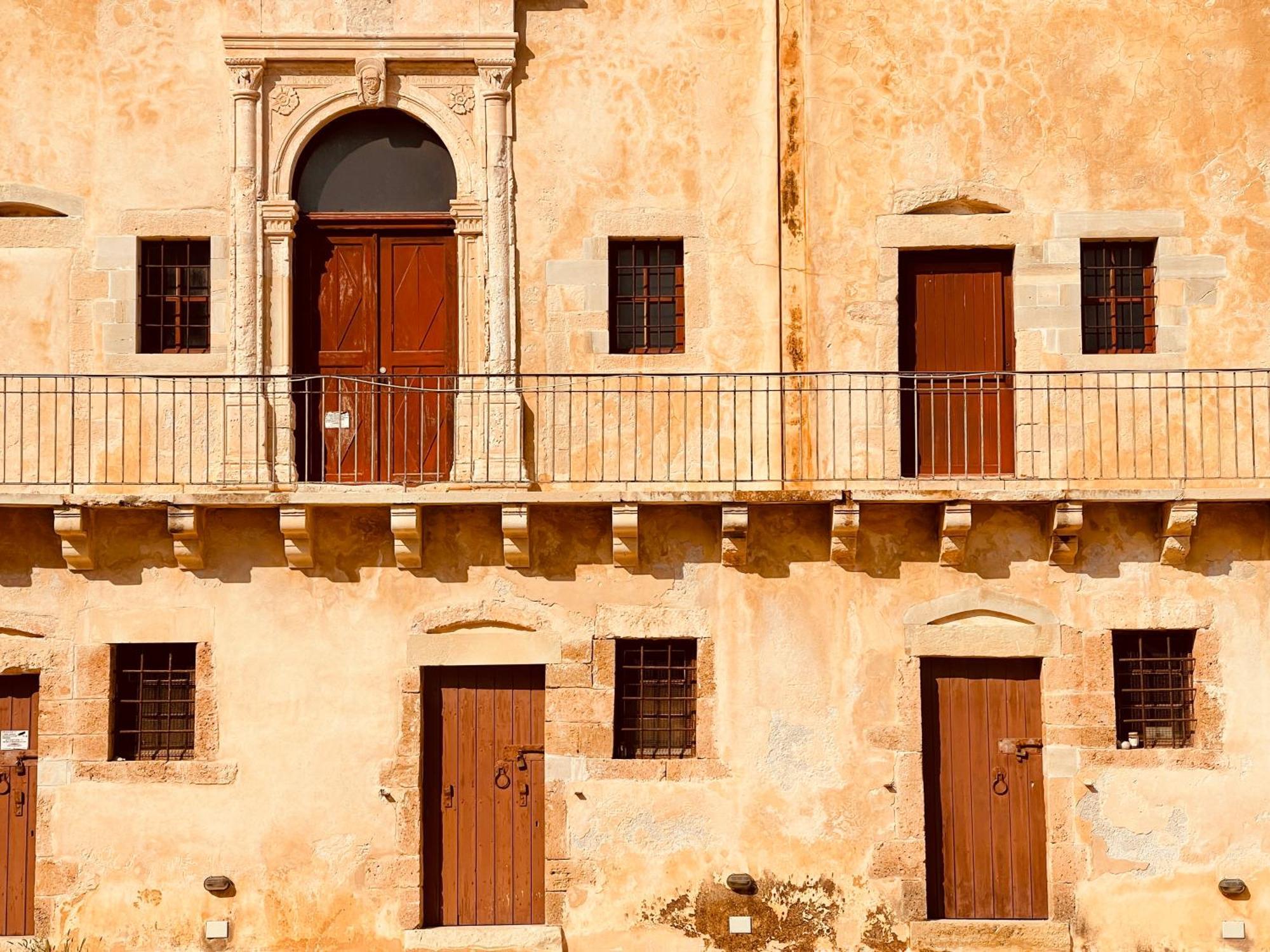 فندق كازا دلفينو هوتل آند سبا خانيا المظهر الخارجي الصورة